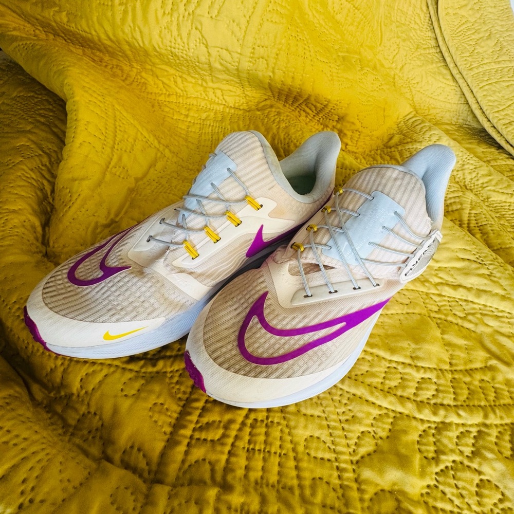 NIKE Pegasus Flyease Women's Cream, Fuschia Athletic Sneaker Shoes Sz 8 Velcro - Picture 2 of 15